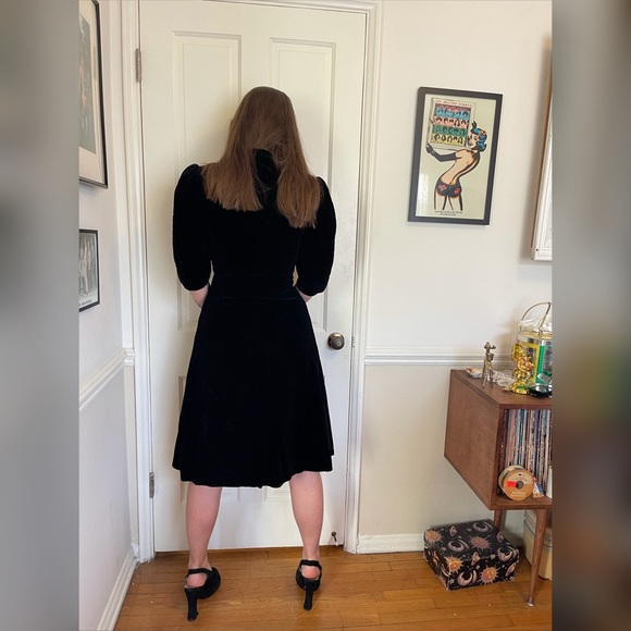 30s Vintage Black Silk Velvet Dress w Puff Shoulders - Picture 3 of 10